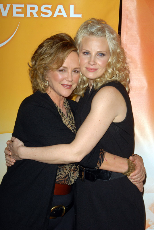 How tall is Bonnie Bedelia