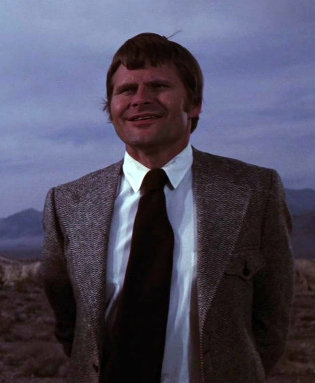 How tall is Bruce Glover