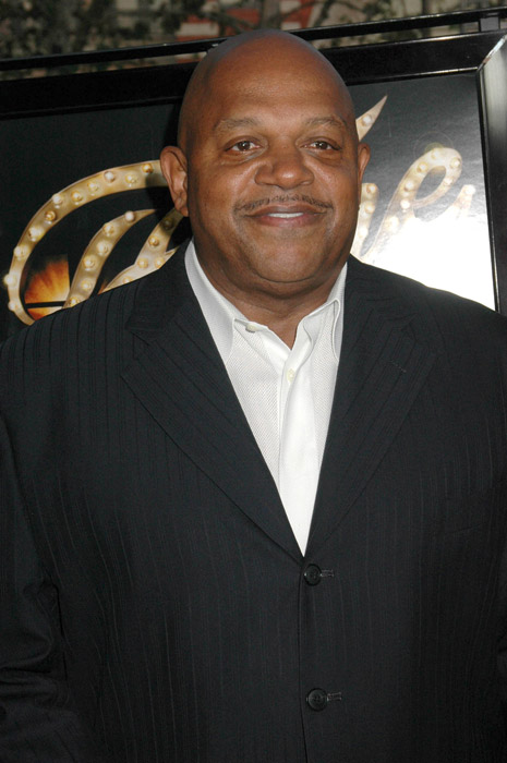 How tall is Charles Dutton