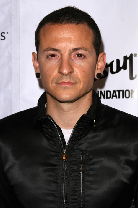 How tall is Chester Bennington