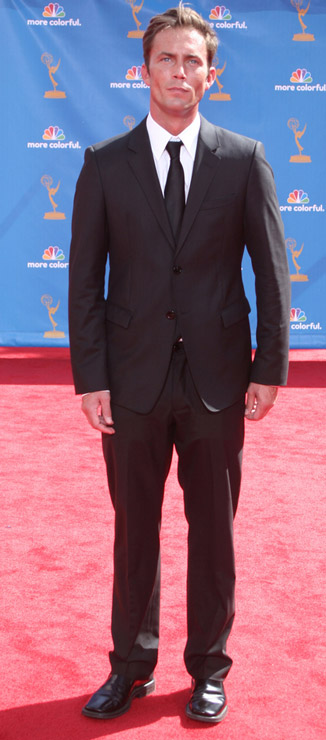 How tall is Desmond Harrington