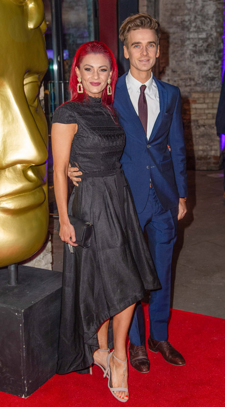How tall is Dianne Buswell