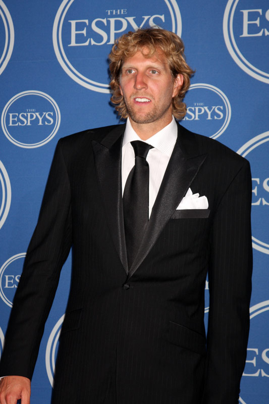 How tall is Dirk Nowitzki