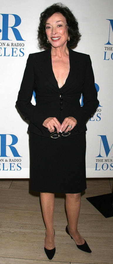 How tall is Dixie Carter