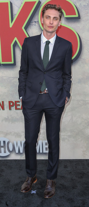 How tall is Eamon Farren