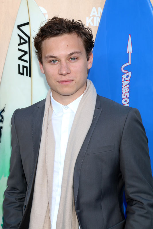 How tall is Finn Cole