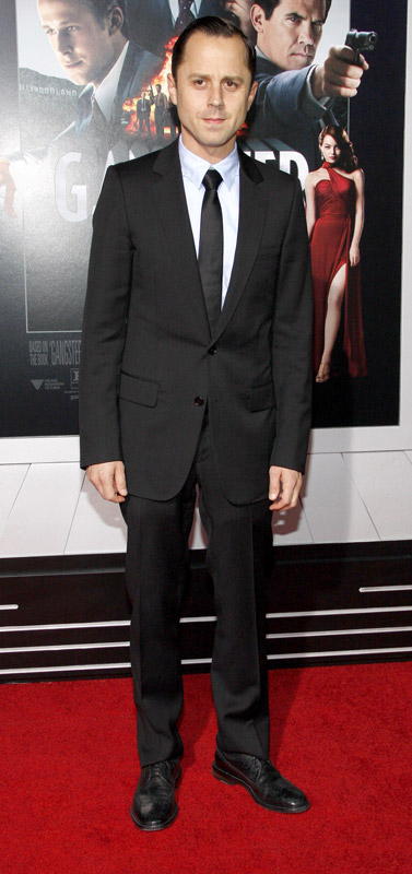 How tall is Giovanni Ribisi