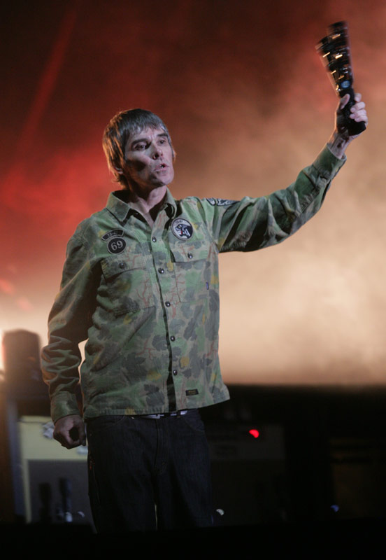 How tall is Ian Brown