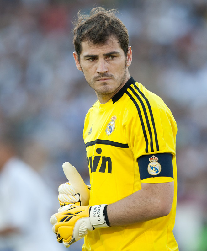 How tall is Iker Casillas