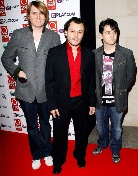 How tall is James Dean Bradfield