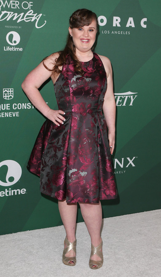 How tall is Jamie Brewer