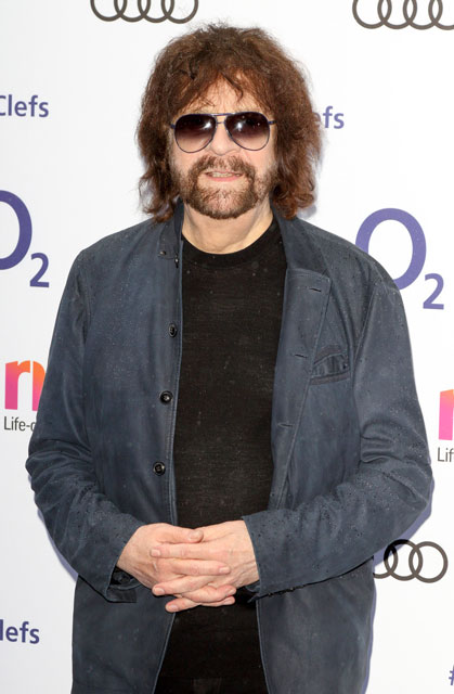 How tall is Jeff Lynne