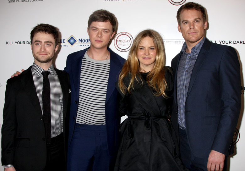 How tall is Jennifer Jason Leigh