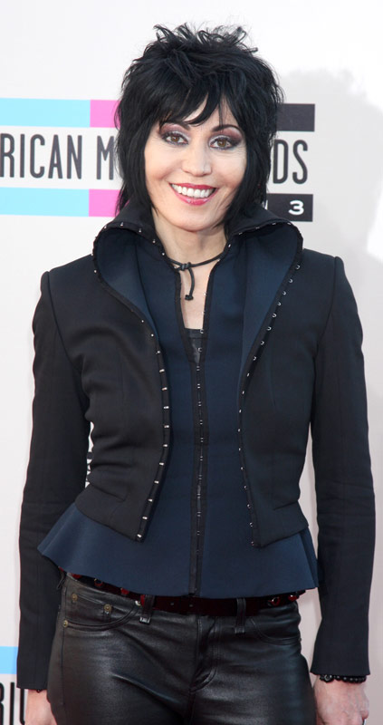 How tall is Joan Jett