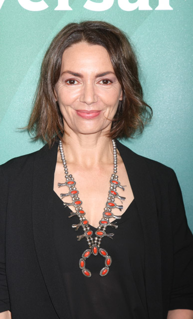 How tall is Joanne Whalley