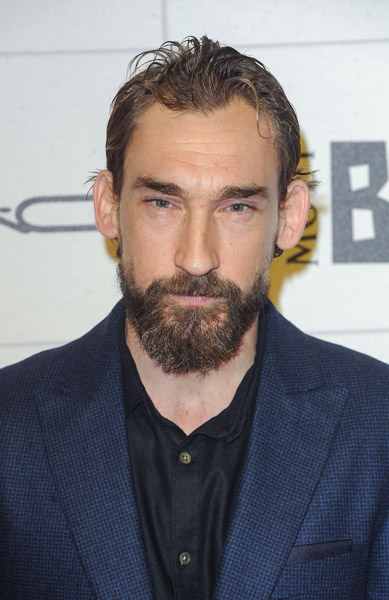 How tall is Joseph Mawle