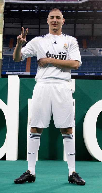 How tall is Karim Benzema