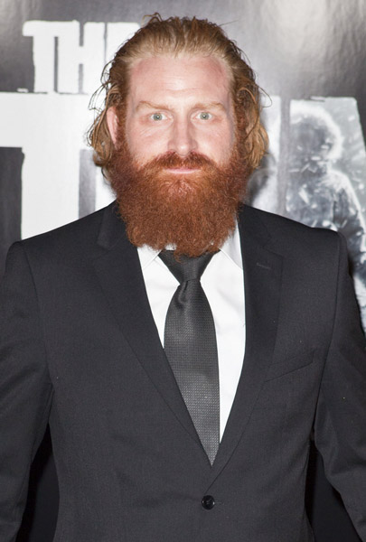 How tall is Kristofer Hivju