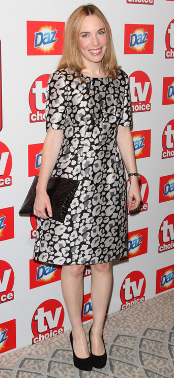 How tall is Laura Main