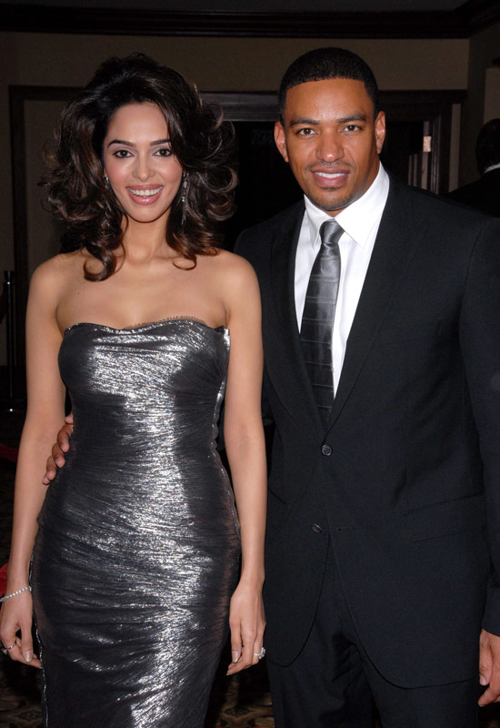 How tall is Laz Alonso