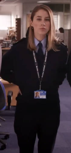 How tall is Liz Kingsman