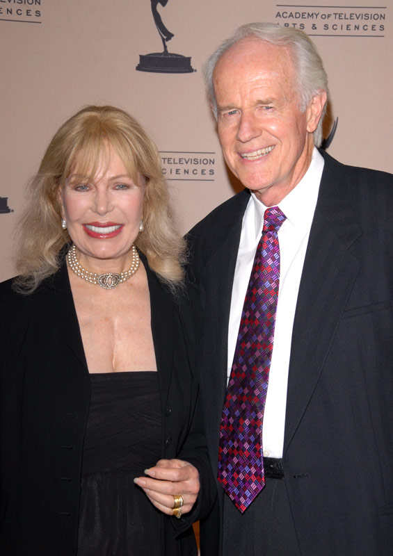 How tall is Loretta Swit