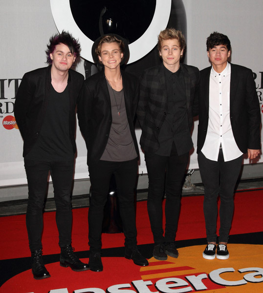 5sos wearing converse