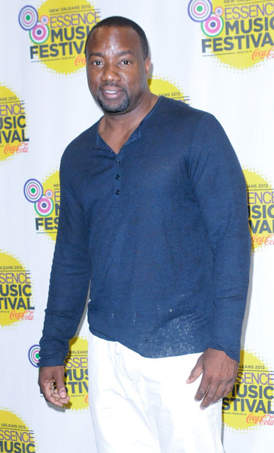 How tall is Malik Yoba