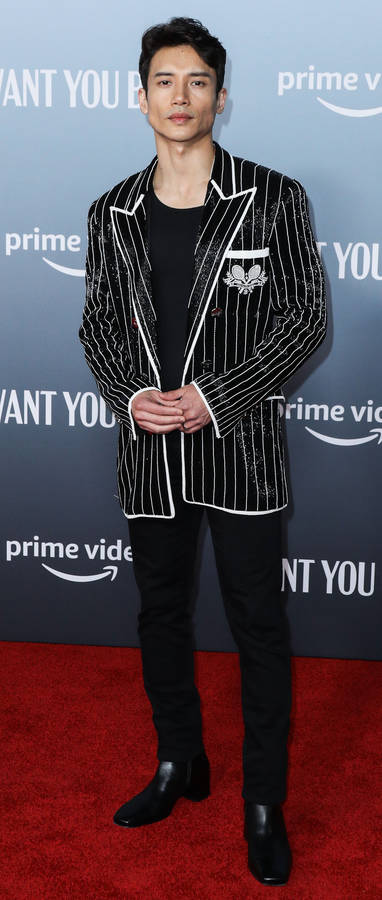 How tall is Manny Jacinto