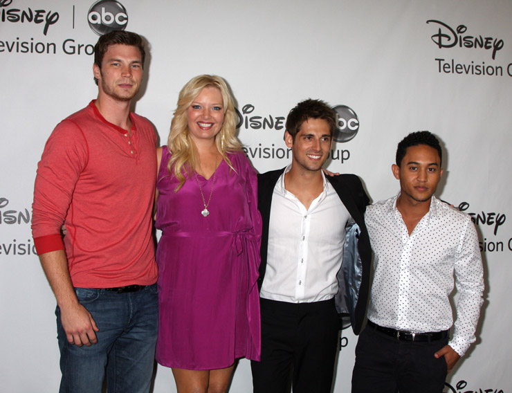 How tall is Melissa Peterman