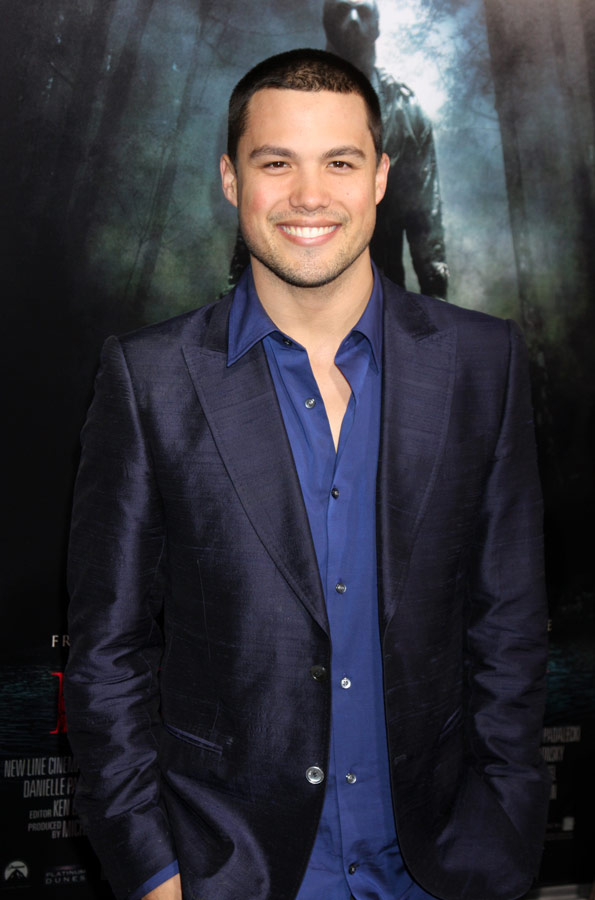 How tall is Michael Copon