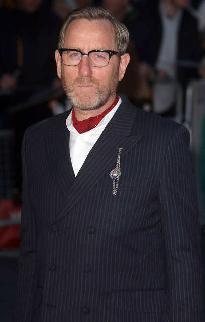 How tall is Michael Smiley