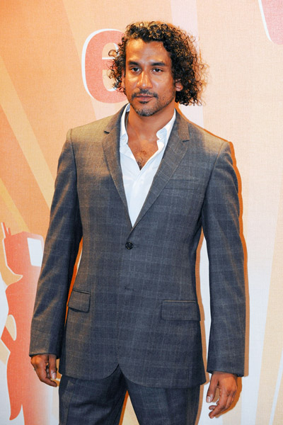 How tall is Naveen Andrews