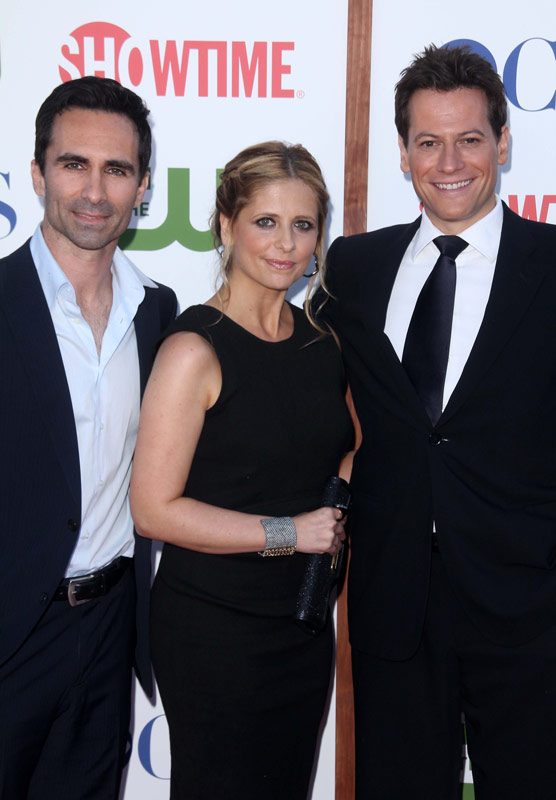 How tall is Nestor Carbonell