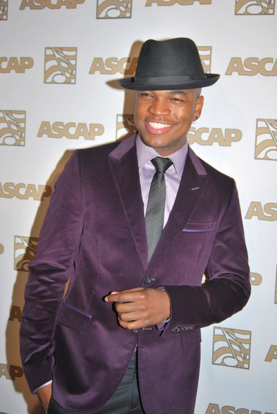 How tall is  NeYo