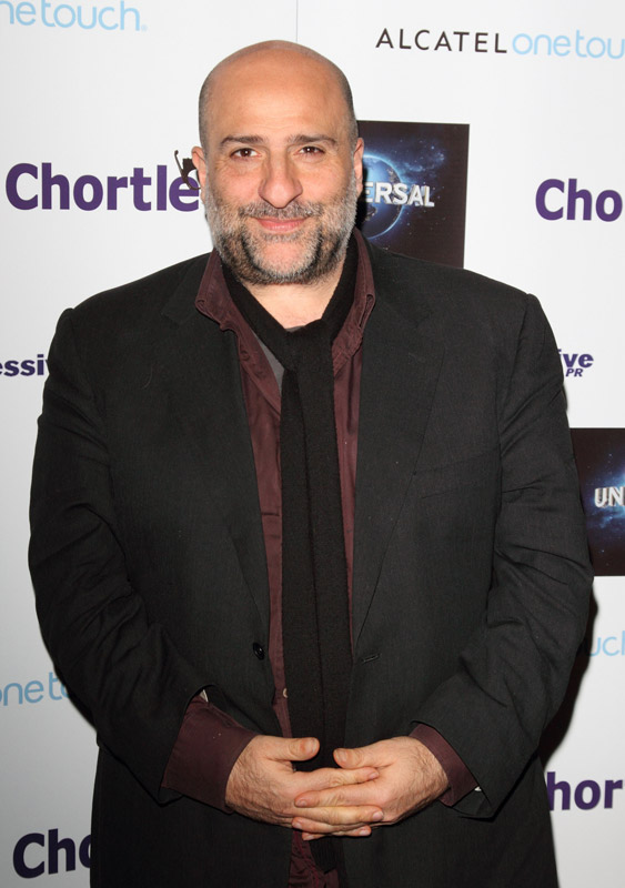 How tall is Omid Djalili