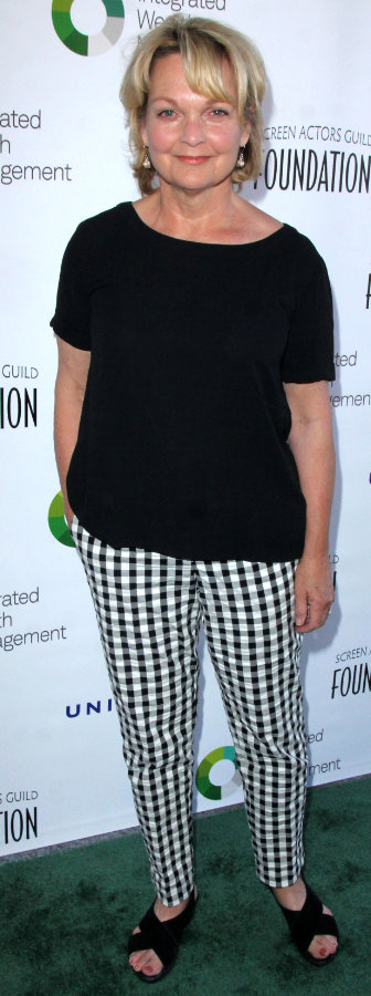 How tall is Pamela Reed