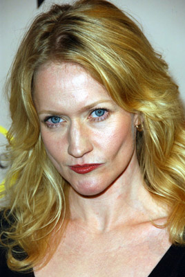 How tall is Paula Malcomson