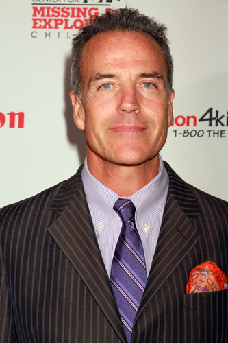 How tall is Richard Burgi