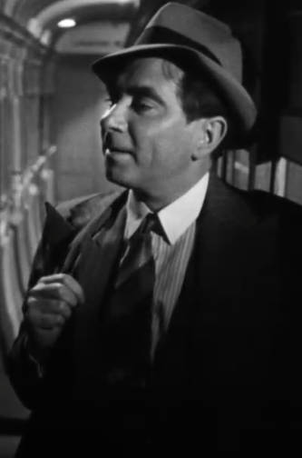 How tall is Robert Newton