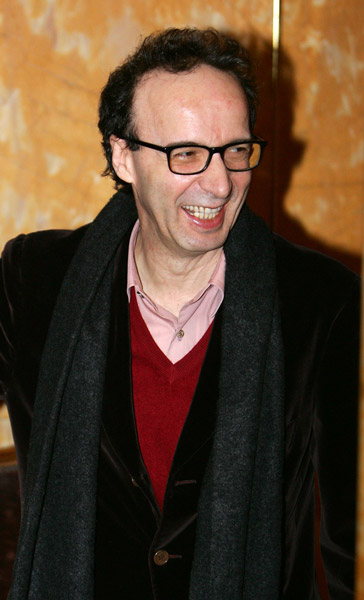 How tall is Roberto Benigni