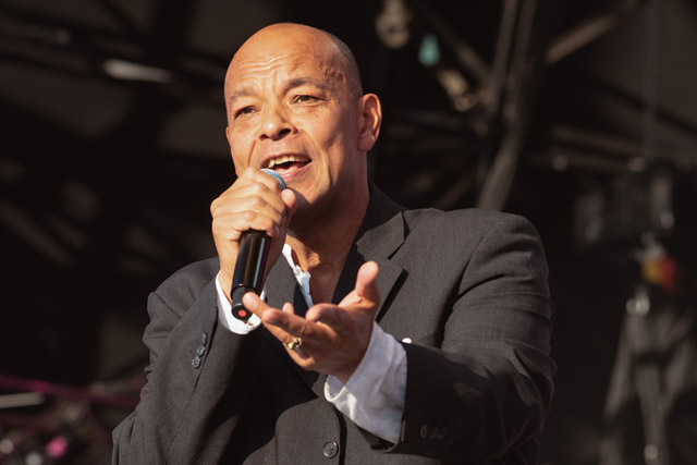 How tall is Roland Gift