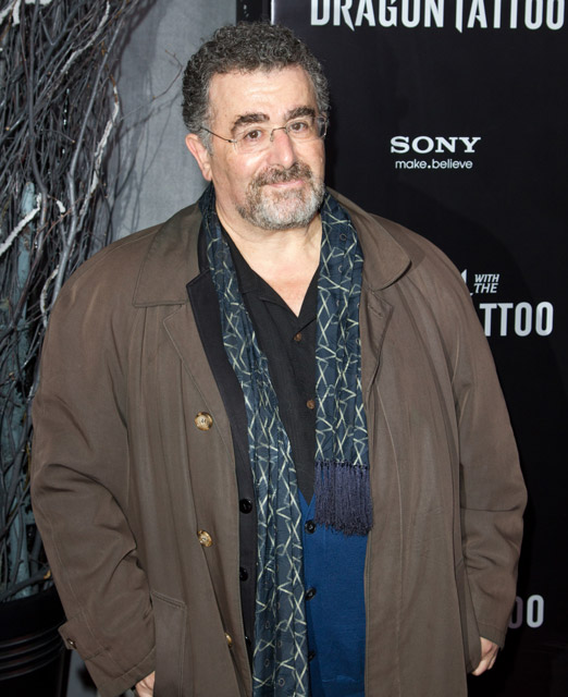 How tall is Saul Rubinek