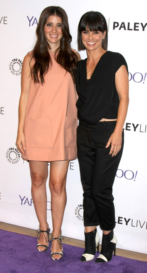 How tall is Shiri Appleby