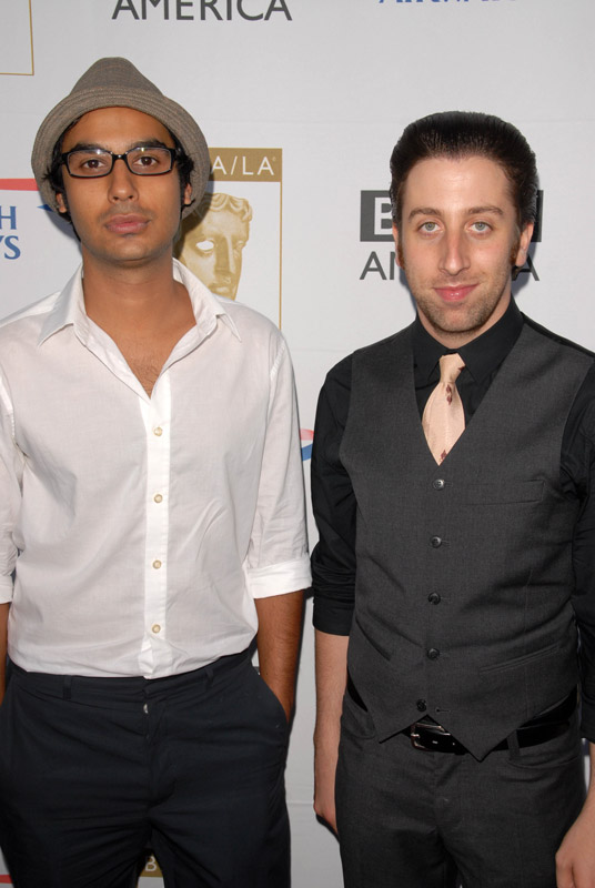 How tall is Simon Helberg