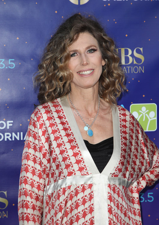 How tall is Sophie B Hawkins