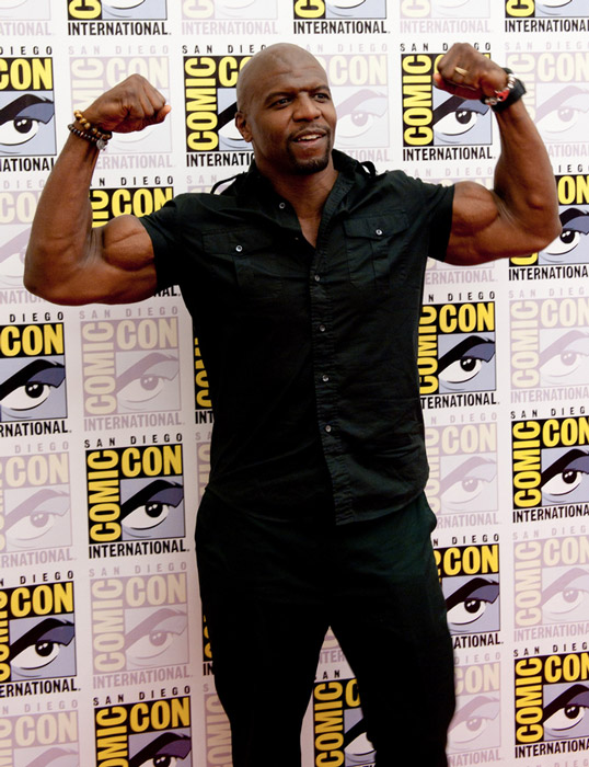 How tall is Terry Crews