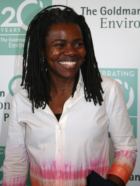 How tall is Tracy Chapman