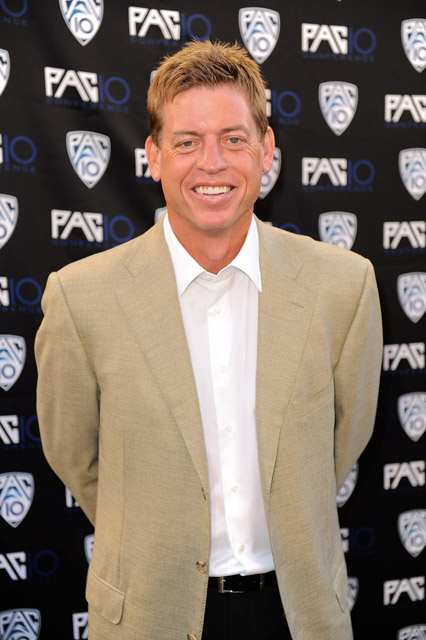 How tall is Troy Aikman