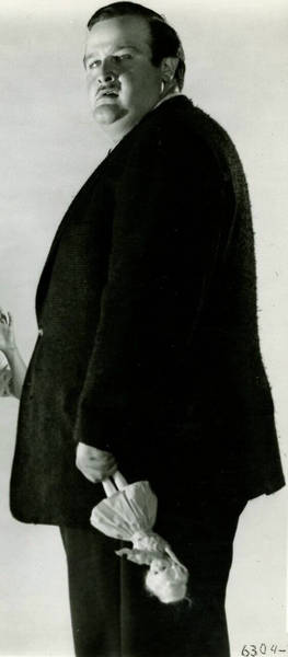 How tall is Victor Buono